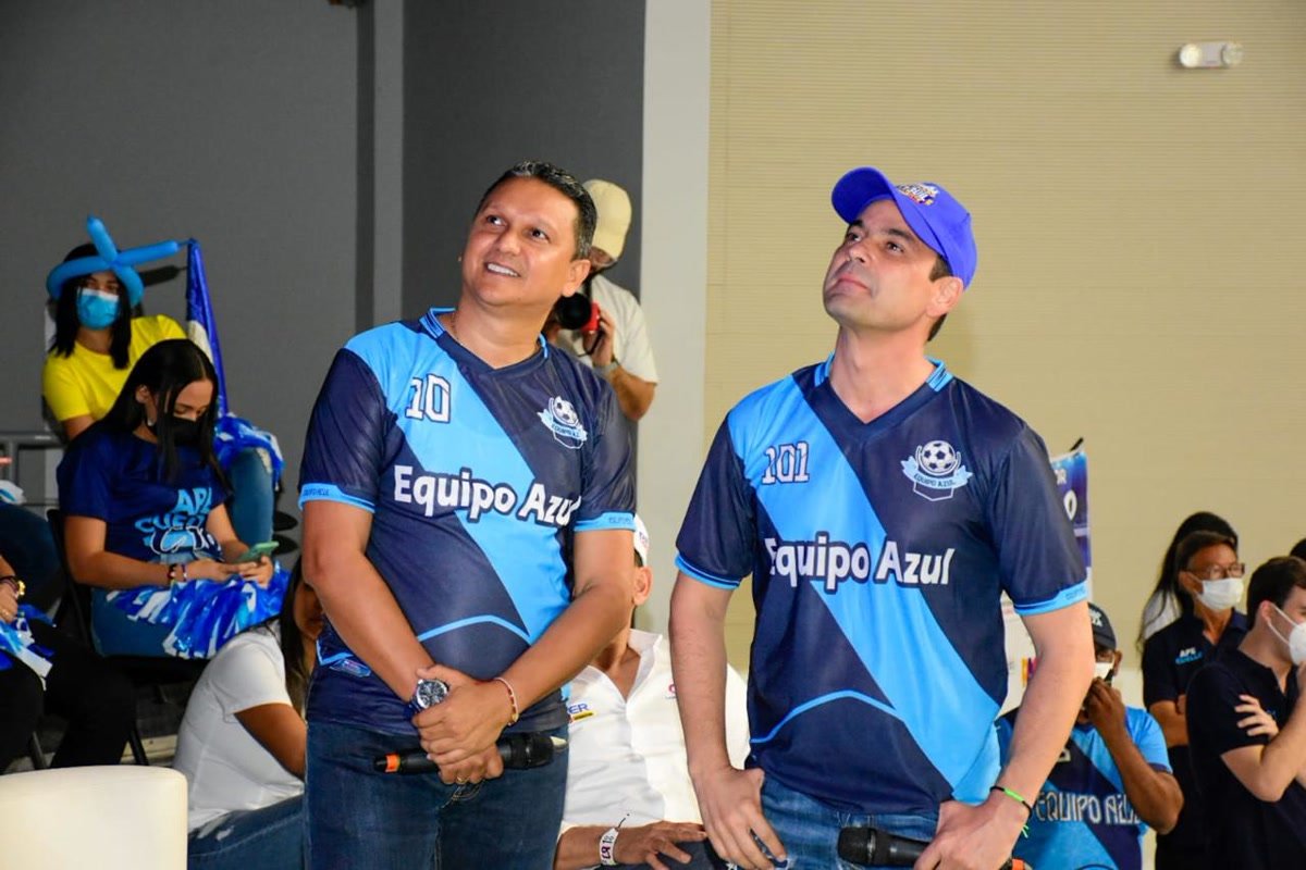 Elmer Jiménez con la camiseta del Equipo Azul durante un encuentro del equipo